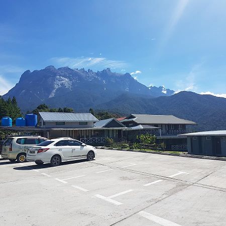凯撒广场酒店 Kampong Kundassan 外观 照片