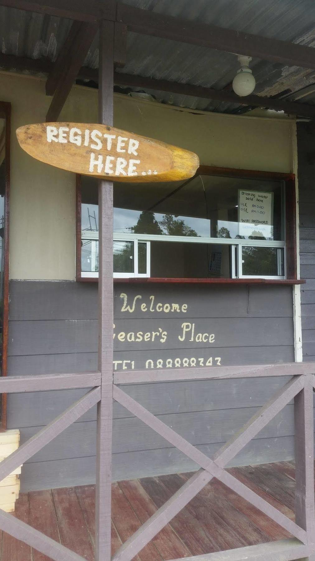 凯撒广场酒店 Kampong Kundassan 外观 照片